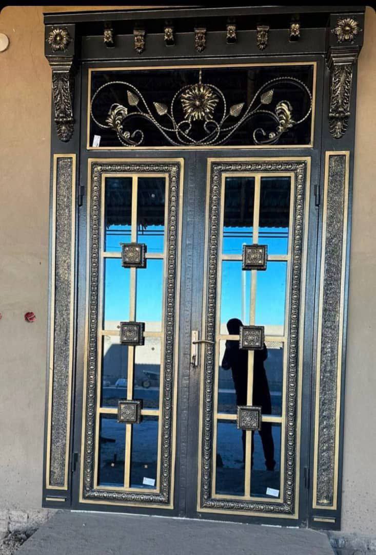 Hovli uchun temir darvoza